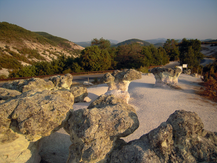 Каменните гъби край село Бели пласт