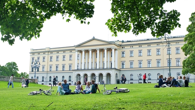 Защо да заведете детето си край Кралския дворец в Осло?