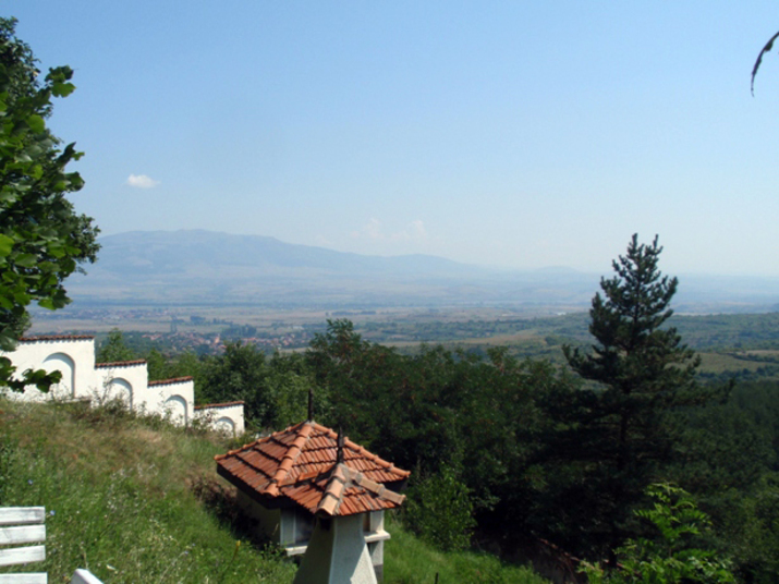 Граница: Единственото село с църква, манастир и винпром