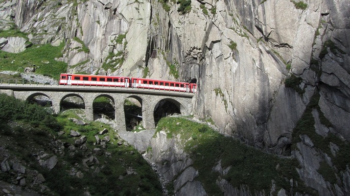 Най-дългият железопътен тунел в света (видео)