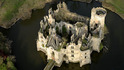 Как 6500 души си купиха средновековен френски замък (видео)