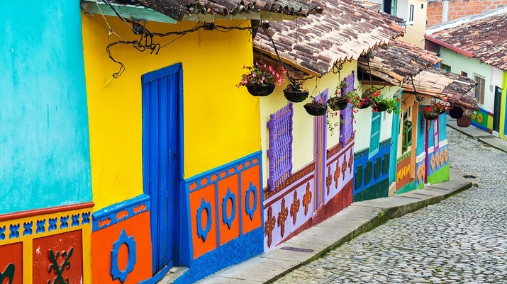 Цветният квартал на Богота - Градски легенди - Peika.bg