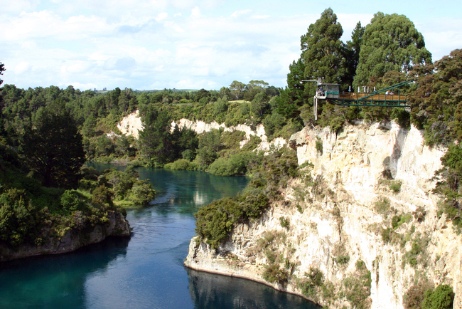 Топ 10 най-страшни места за скок с бънджи - Езерото Таупо (Нова Зеландия)