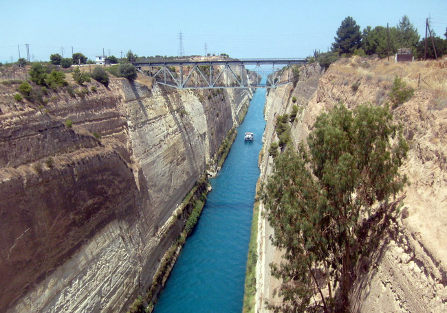 Топ 10 най-страшни места за скок с бънджи - Коринтският канал (Гърция)
