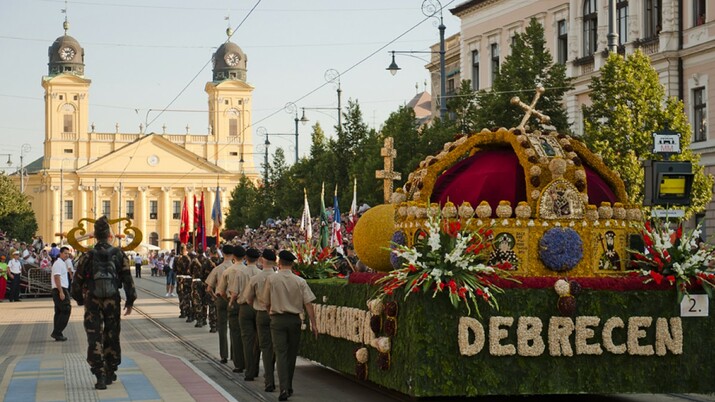 Парадът на цветята в Унгария (видео)