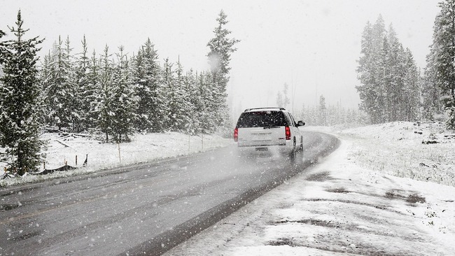 Безопасно пътуване с автомобил през зимата
