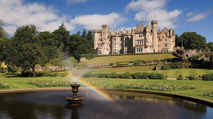 Шотландският замък, дар от феи и собственост на милионер