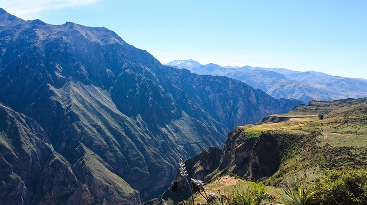 Пътувай от креслото: Спиращият дъха каньон Колка в Перу