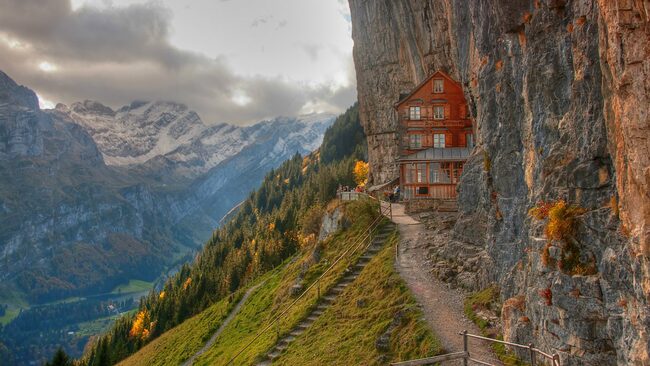 Швейцарският ресторант в скалите отново е отворен!