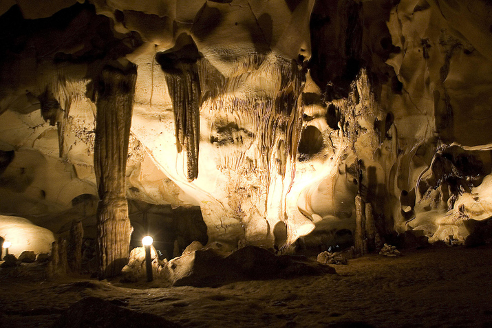 Пещера Орлова чука - лек и музика под земята