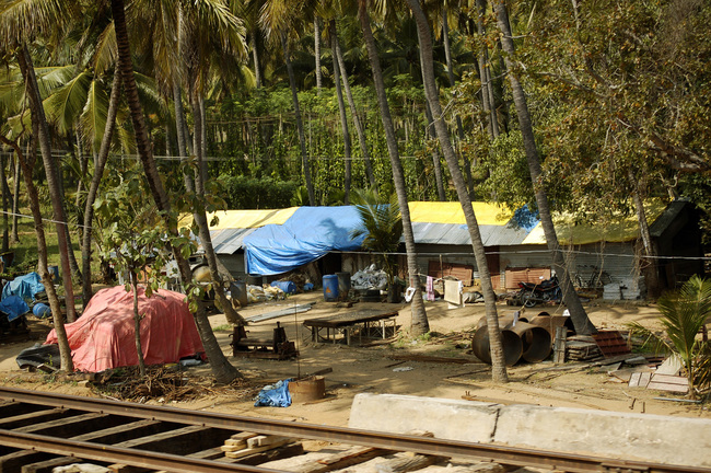 Индийският влак: Селище на колела