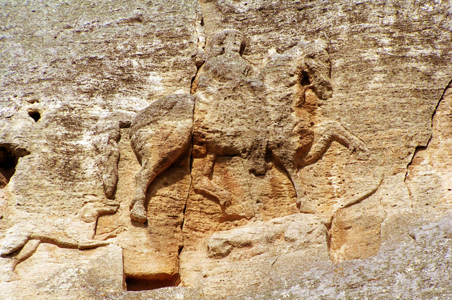 Мадарският конник, екстрасенсите и един пещерен човек