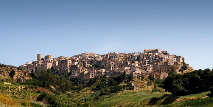 Едно от най-красивите места в Италия предлага на търг домове от 1 евро