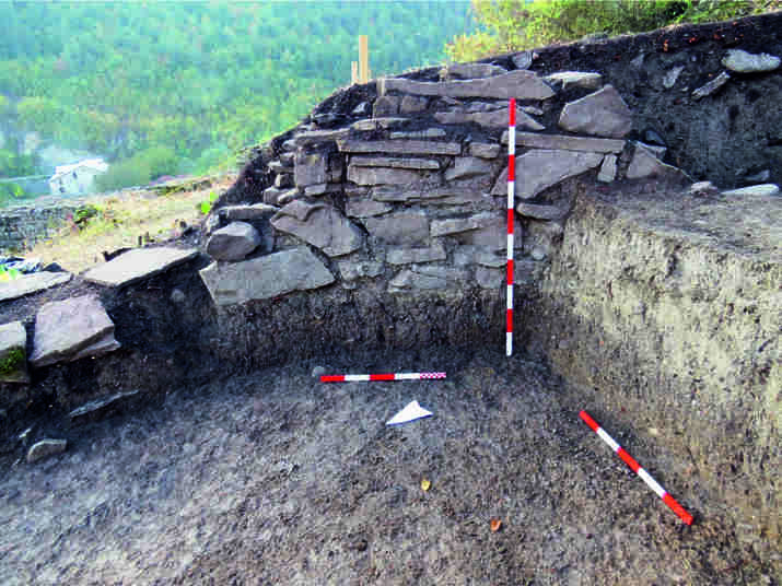 Археолози разгадават тайните на хълма Kалето при село Дебнево