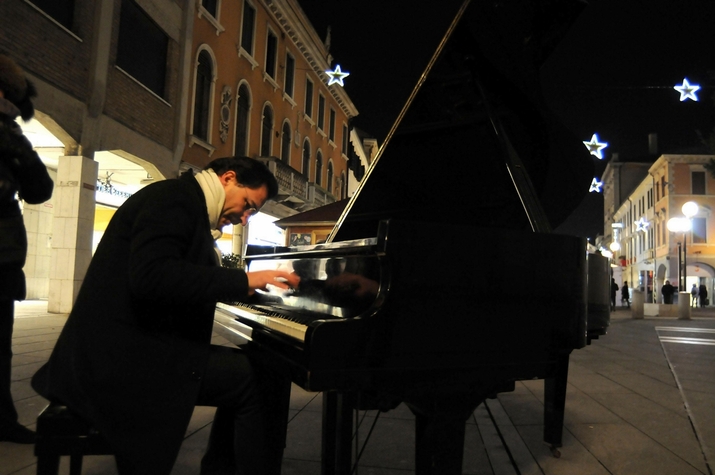 Паоло Дзанарела: Един пианист не на място