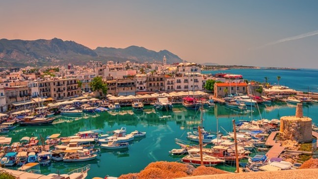 Кипър поема част от разходите за почивка в хотел на ваксинираните