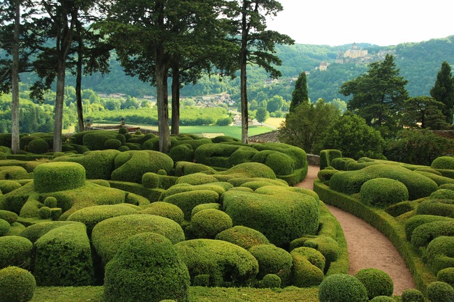 Романтичните кралски градини на Маркесак във Франция