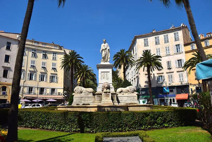 Аячо, градът с най-много статуи на Наполеон