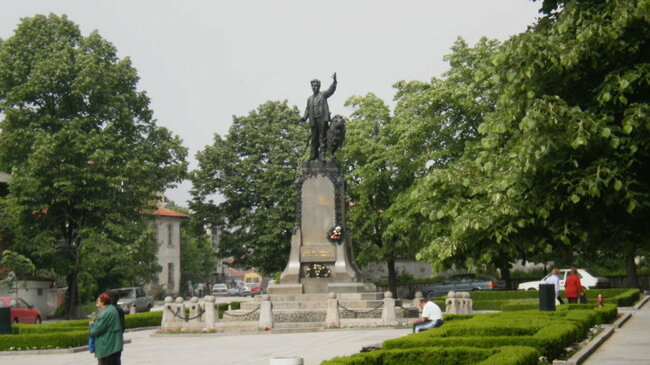 Паметници на Васил Левски в България и по света