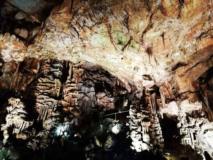 Съевата дупка - една от най-красивите пещери в България