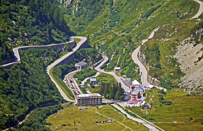 Проходът Фурка – най-живописното пътуване в швейцарските Алпи