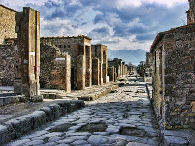Какво се е случило в Помпей малко преди изригването на Везувий