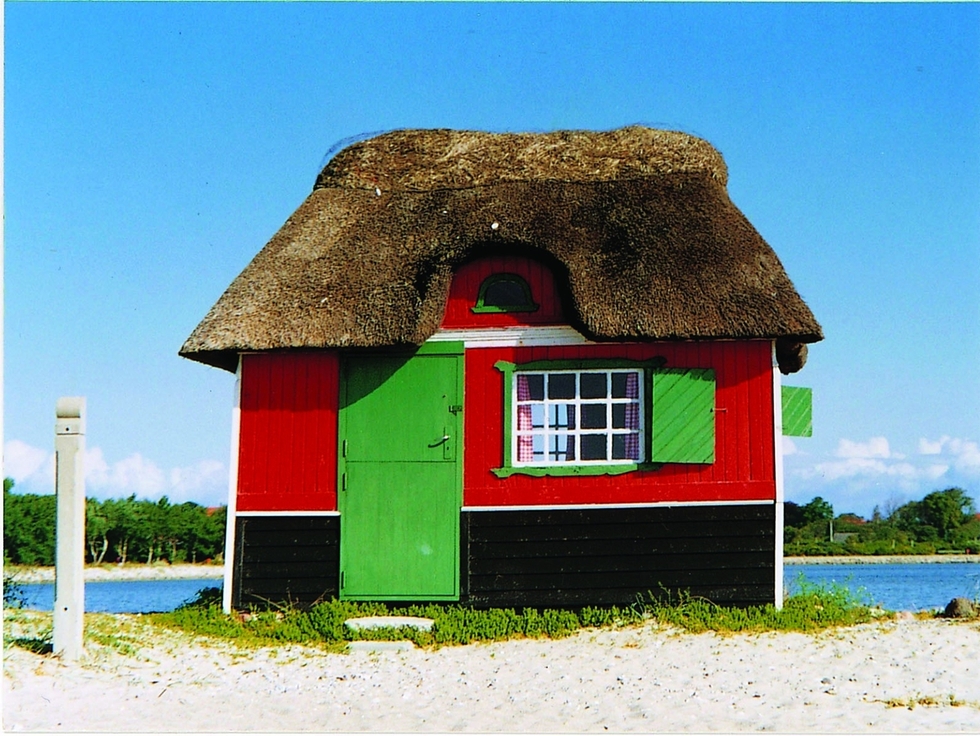 Фото сряда: Най-цветните градчета - Крайбрежна къща в град Ерьо, Дания
