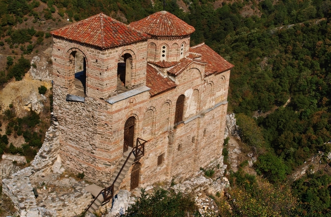 Нагоре към Асеновата крепост