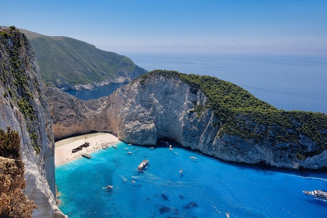Известен гръцки плаж затваря за плажуващи