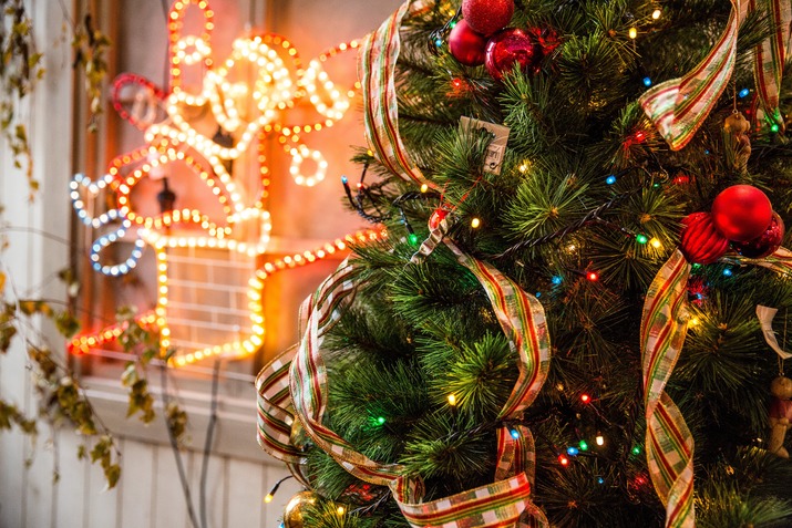 Коледната елха и светлинна украса грейват в Брезово на 1 декември