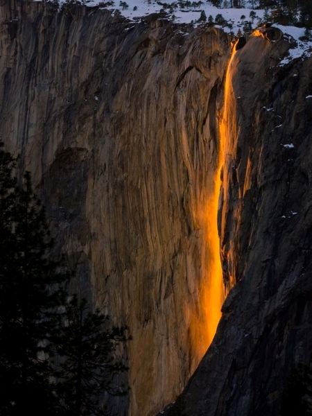 Огненият водопад в Йосемитите