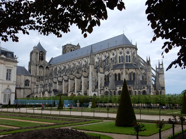 История и интересни места за посещение в Бурж, Франция