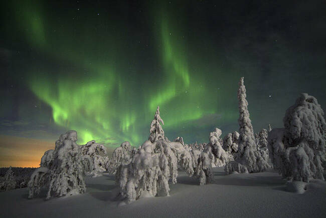 7 екзотични места за любов - Северното сияние във Финландия
