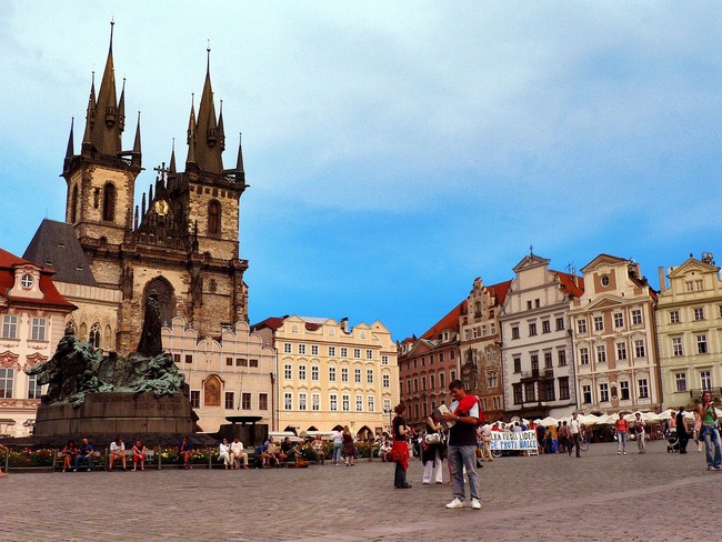 Очарователните площади на Прага
