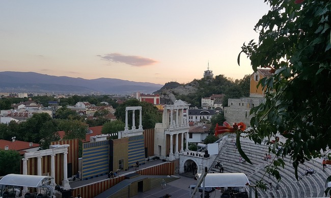 Пловдив през нощта: Най-добрите барове, клубове и събития