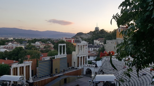 Пловдив през нощта: Най-добрите барове, клубове и събития