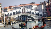 Венеция прави опити да се справи с масовия туризъм