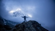 Защо връх Еверест е по-опасен от всякога?