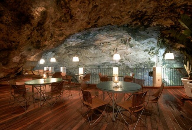 Морският ресторант в пещера в Италия – Grotta Palazzese