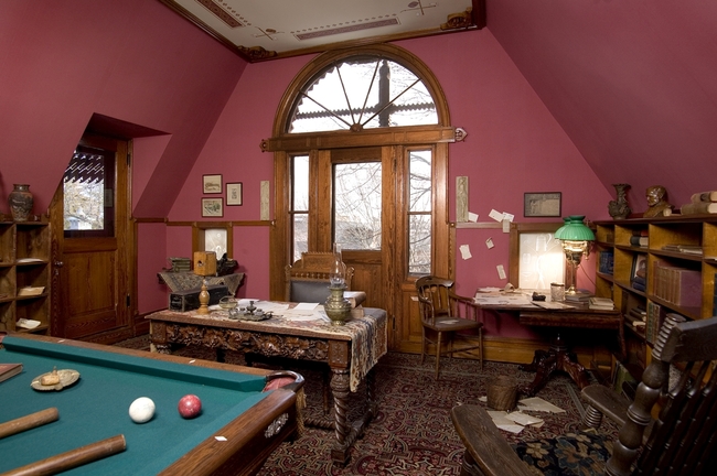 Малките колиби на големите писатели - Билярдната стая в дома на Марк Твен