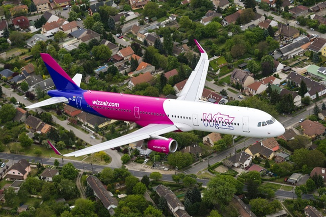 Wizz Air стартира нови полети от София до Алгеро и Краков