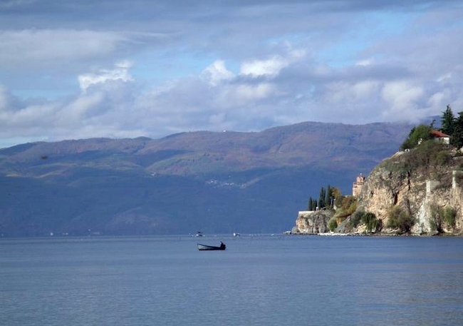 Зима с 6 романтични бягства на няколко часа път - Охридското езеро