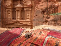 5 града, окъпани в червено: страст, история и пейзажи