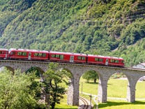 Магията на швейцарските влакове – пътуване през облаците