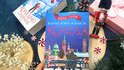 Няма Коледа без нова книга на Карън Суон: „Всичко, което искам за Коледа“ е тук!