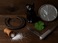 Произходът на суеверията – кои са най-странните и кои всъщност имат логика