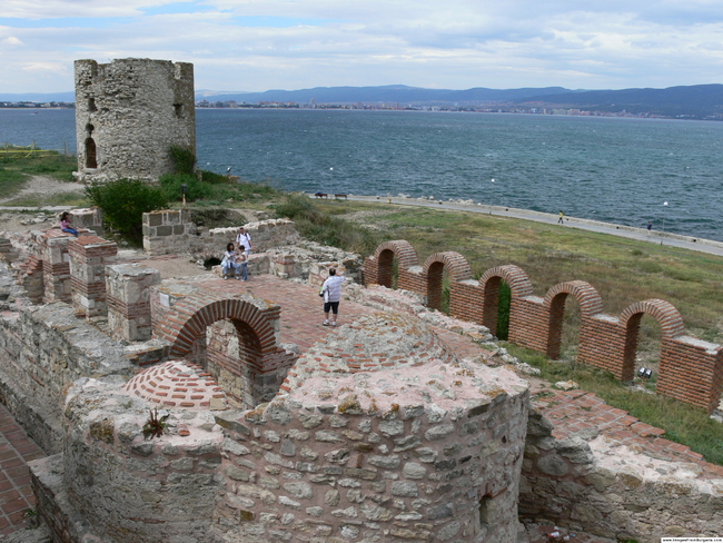 Крепостната стена на Стария Несебър