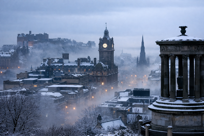 Единбург през зимата: градът, в който мъглата разказва истории