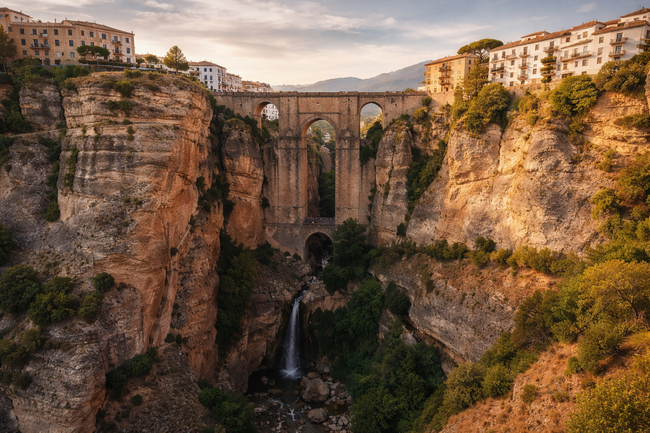 Градът, разцепен от бездна: защо Ронда е едно от най-впечатляващите места в Испания
