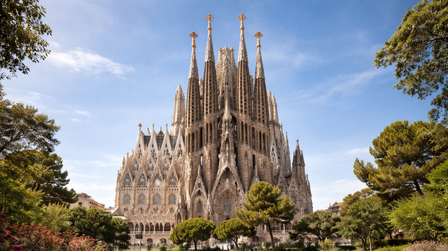 Саграда Фамилия е завършена и става най-високият християнски храм